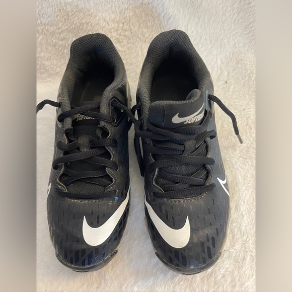 Nike Other - Nike Black and White Softball Cleats